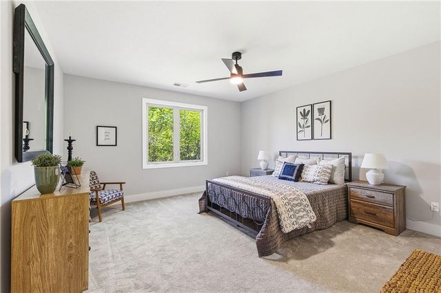 916 Savannah Lane, Greenwood, MO 64034