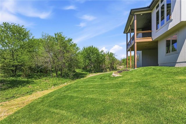 916 Savannah Lane, Greenwood, MO 64034