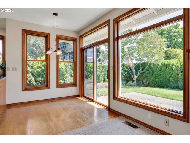 2105 BRIDLE Way, West Linn, OR 97068