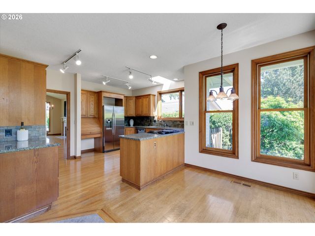 2105 BRIDLE Way, West Linn, OR 97068