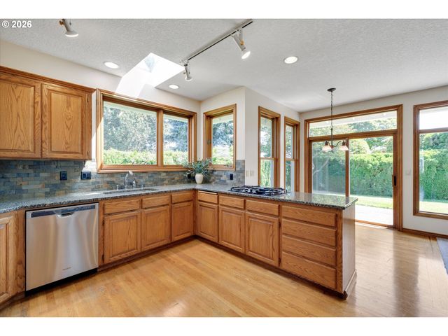 2105 BRIDLE Way, West Linn, OR 97068