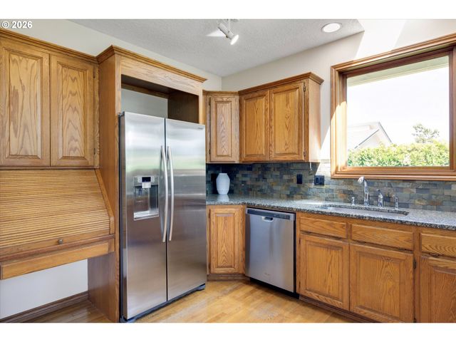 2105 BRIDLE Way, West Linn, OR 97068