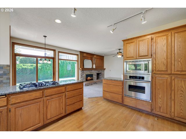 2105 BRIDLE Way, West Linn, OR 97068