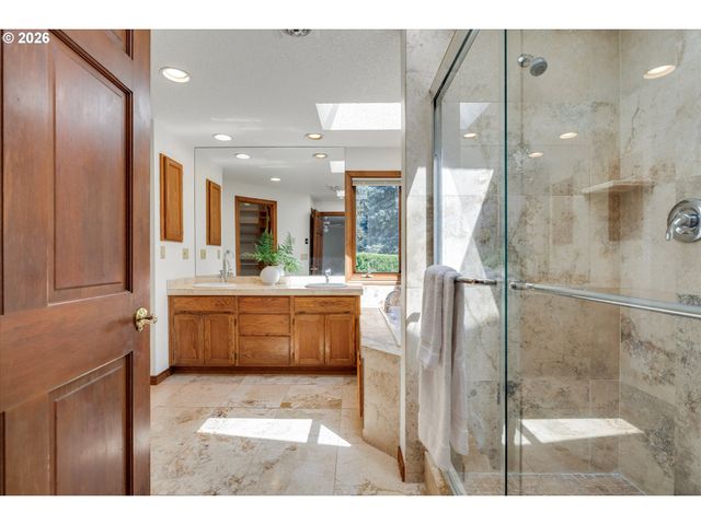 2105 BRIDLE Way, West Linn, OR 97068