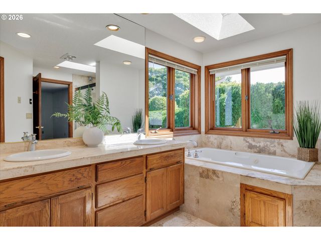 2105 BRIDLE Way, West Linn, OR 97068