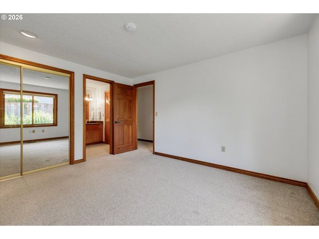 2105 BRIDLE Way, West Linn, OR 97068