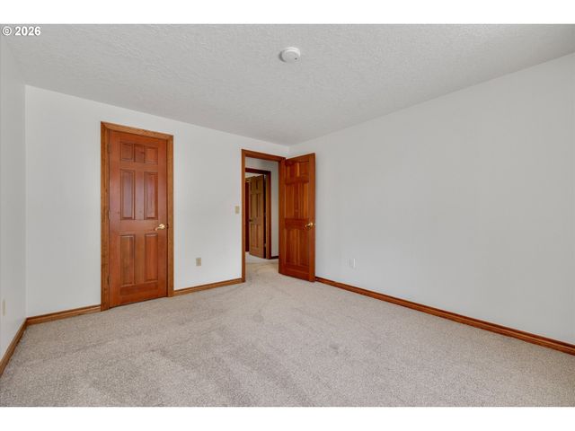 2105 BRIDLE Way, West Linn, OR 97068