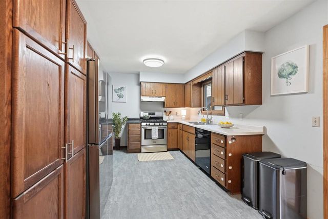 805 Miller Drive, Oregon, WI 53575
