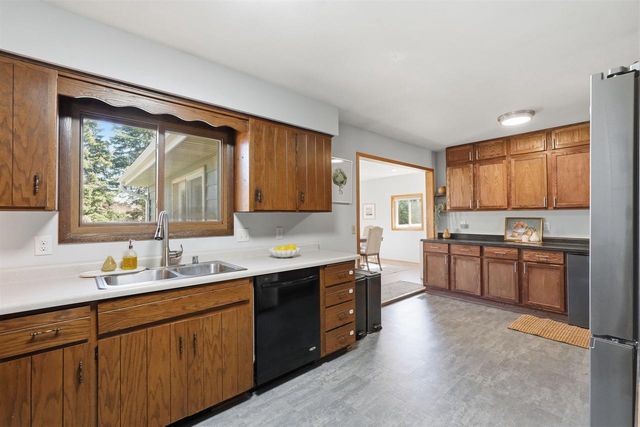 805 Miller Drive, Oregon, WI 53575
