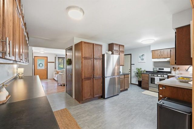 805 Miller Drive, Oregon, WI 53575