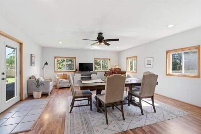 805 Miller Drive, Oregon, WI 53575