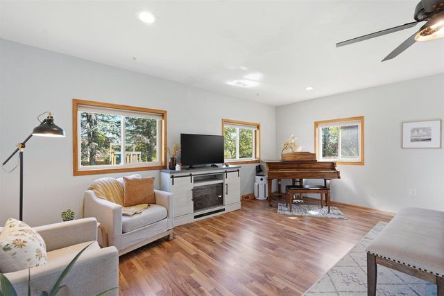 805 Miller Drive, Oregon, WI 53575