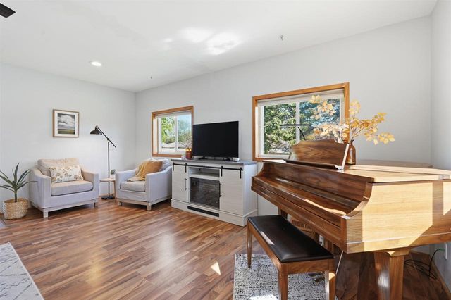 805 Miller Drive, Oregon, WI 53575