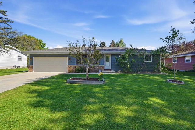 805 Miller Drive, Oregon, WI 53575