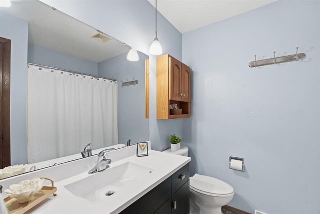 805 Miller Drive, Oregon, WI 53575