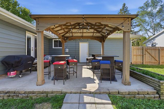 805 Miller Drive, Oregon, WI 53575