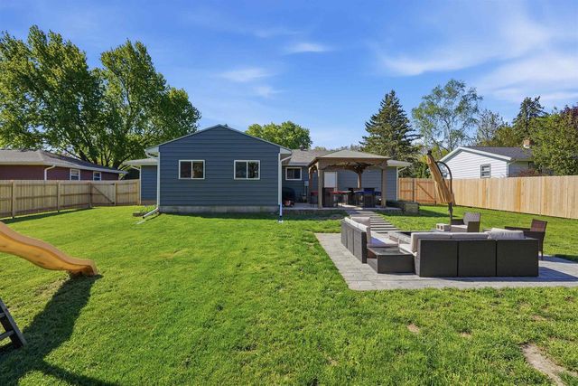 805 Miller Drive, Oregon, WI 53575