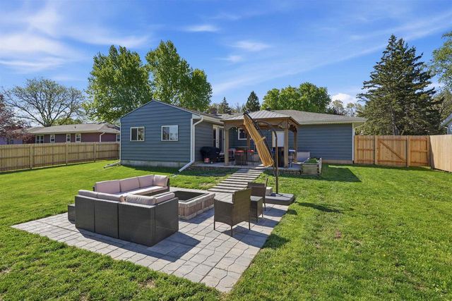 805 Miller Drive, Oregon, WI 53575