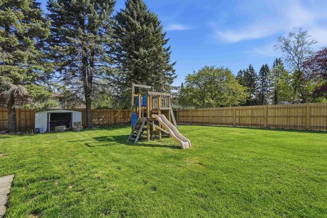 805 Miller Drive, Oregon, WI 53575