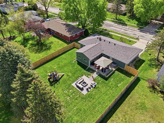805 Miller Drive, Oregon, WI 53575