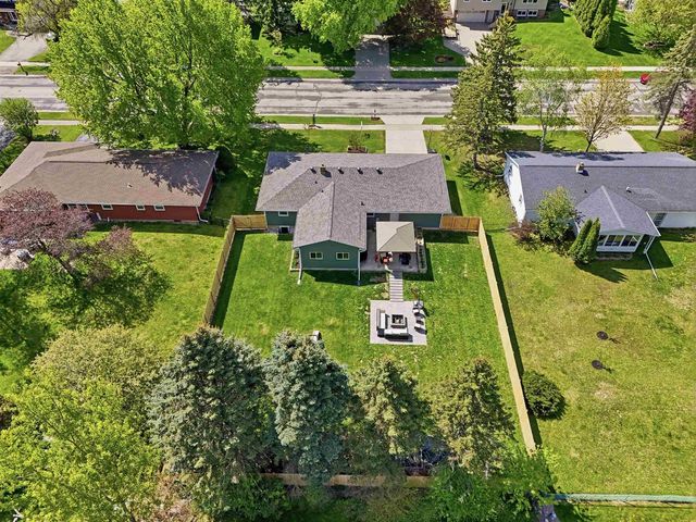 805 Miller Drive, Oregon, WI 53575