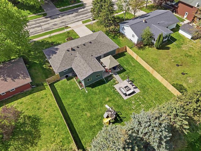 805 Miller Drive, Oregon, WI 53575