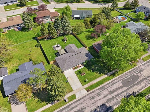 805 Miller Drive, Oregon, WI 53575