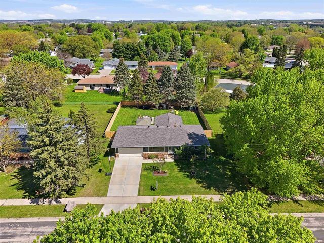805 Miller Drive, Oregon, WI 53575