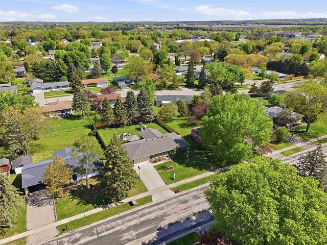 805 Miller Drive, Oregon, WI 53575