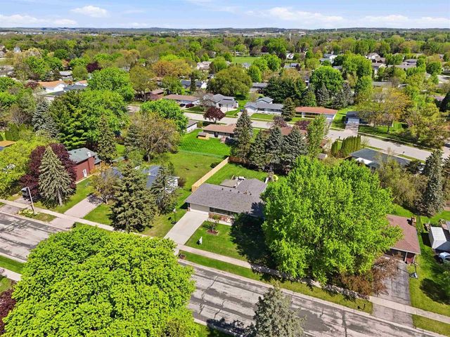 805 Miller Drive, Oregon, WI 53575