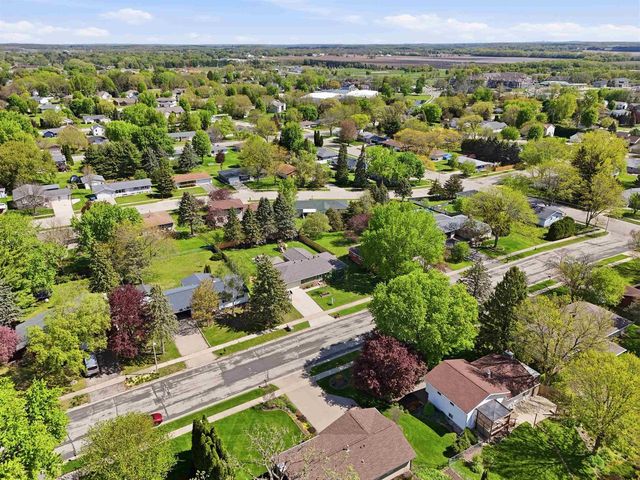 805 Miller Drive, Oregon, WI 53575