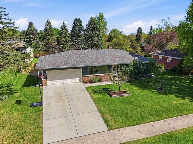 805 Miller Drive, Oregon, WI 53575