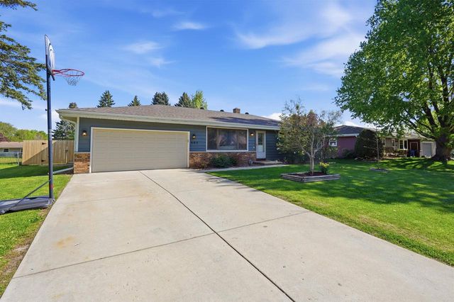 805 Miller Drive, Oregon, WI 53575