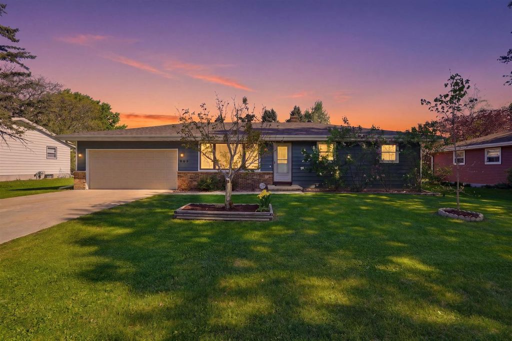 805 Miller Drive, Oregon, WI 53575