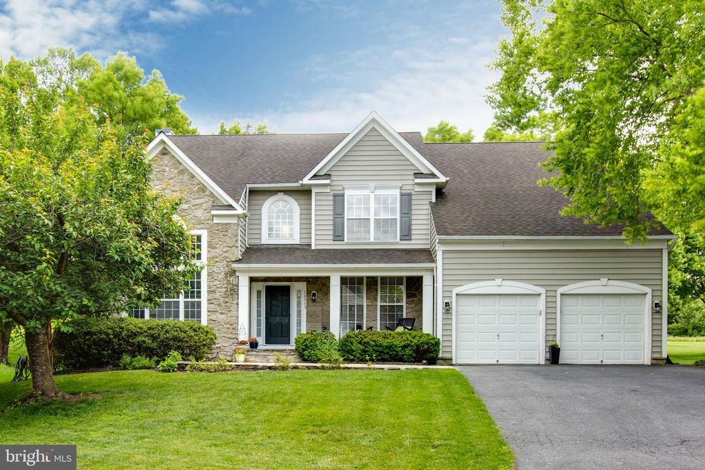 Image 2 of property listing at 10533 CHESHAM WAY, Woodstock, MD 21163