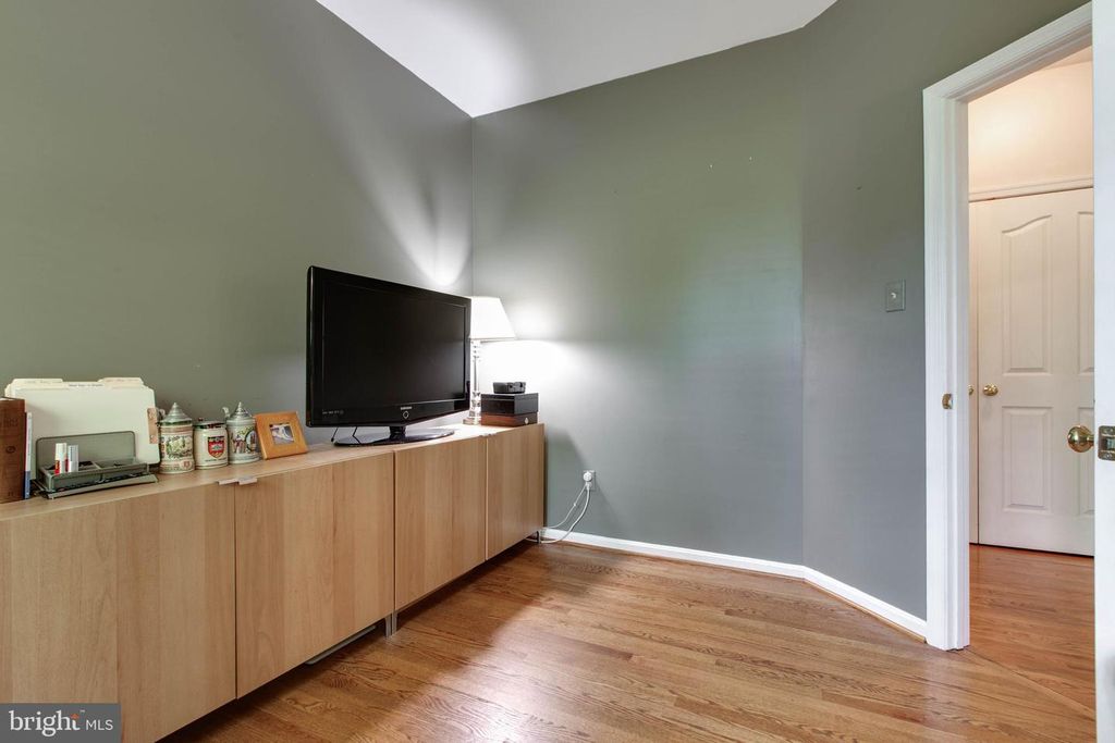 Image 26 of property listing at 10533 CHESHAM WAY, Woodstock, MD 21163