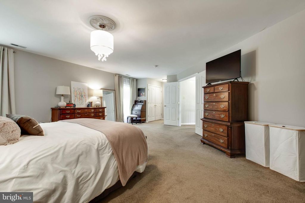 Image 32 of property listing at 10533 CHESHAM WAY, Woodstock, MD 21163