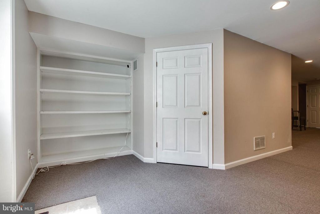 Image 53 of property listing at 10533 CHESHAM WAY, Woodstock, MD 21163