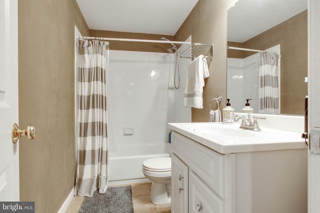 Image 54 of property listing at 10533 CHESHAM WAY, Woodstock, MD 21163
