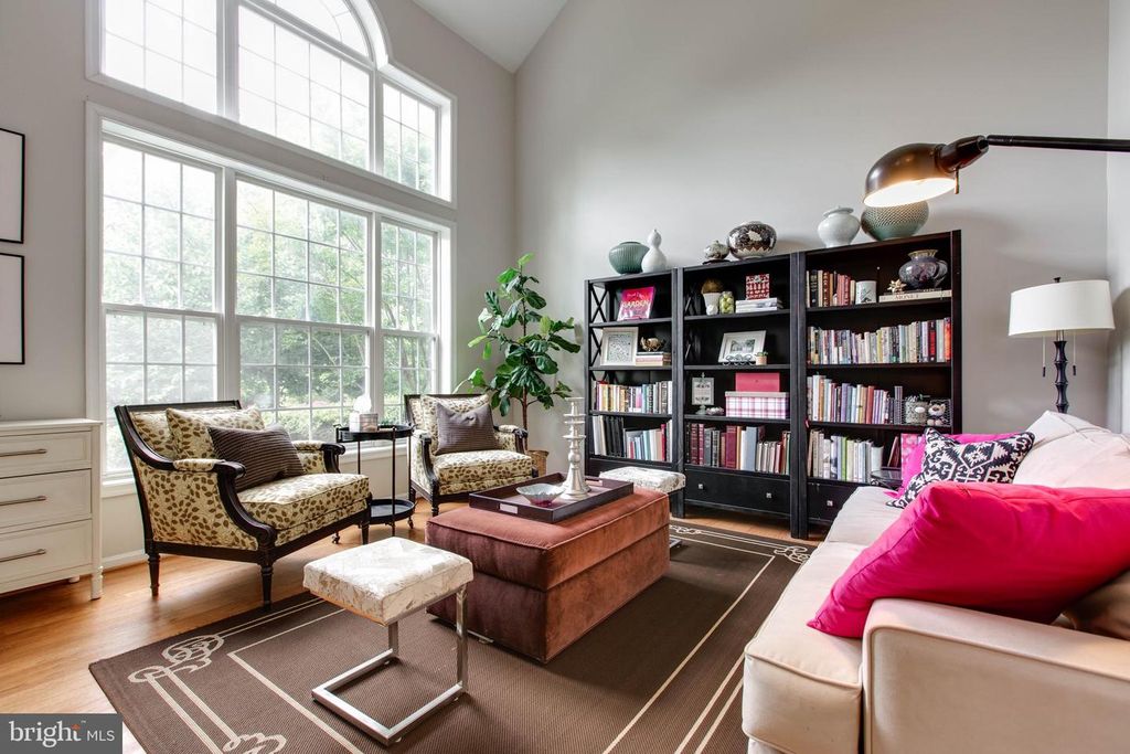 Image 7 of property listing at 10533 CHESHAM WAY, Woodstock, MD 21163