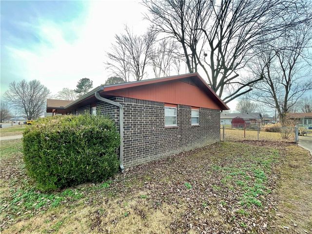 1004 Daline Street, Springdale, AR 72762