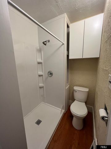 204 S 37th Street, Omaha, NE 68131