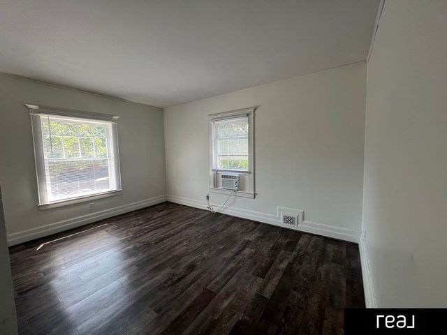 204 S 37th Street, Omaha, NE 68131