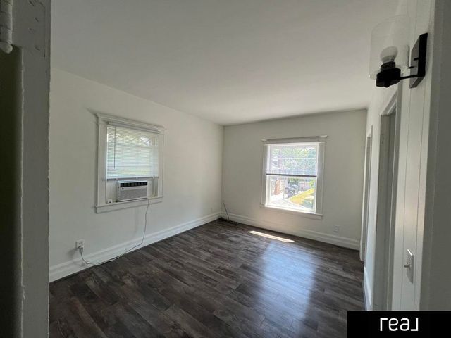 204 S 37th Street, Omaha, NE 68131