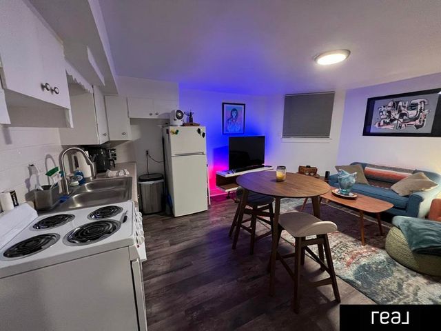 204 S 37th Street, Omaha, NE 68131