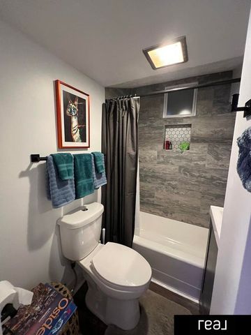 204 S 37th Street, Omaha, NE 68131