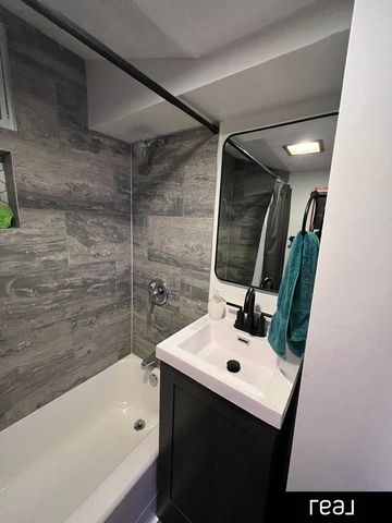 204 S 37th Street, Omaha, NE 68131