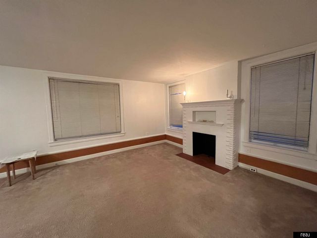 204 S 37th Street, Omaha, NE 68131