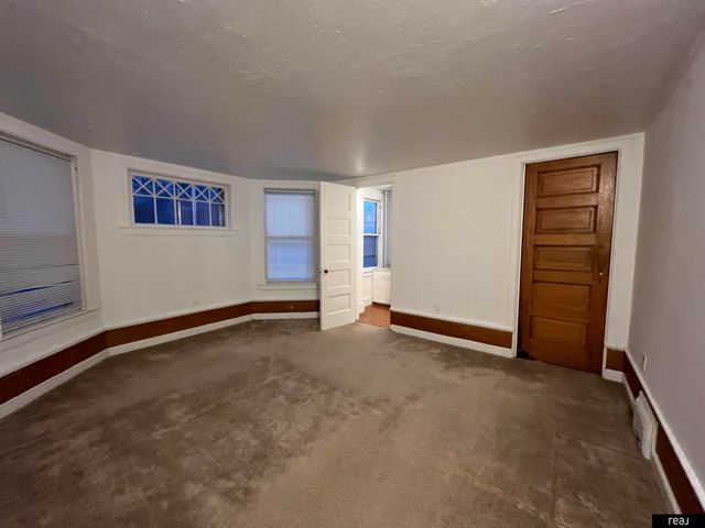 204 S 37th Street, Omaha, NE 68131