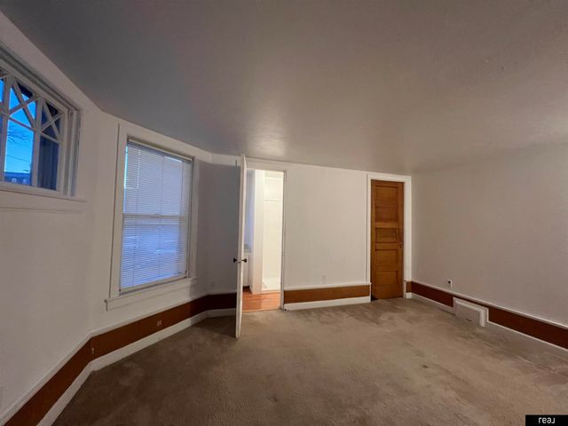 204 S 37th Street, Omaha, NE 68131